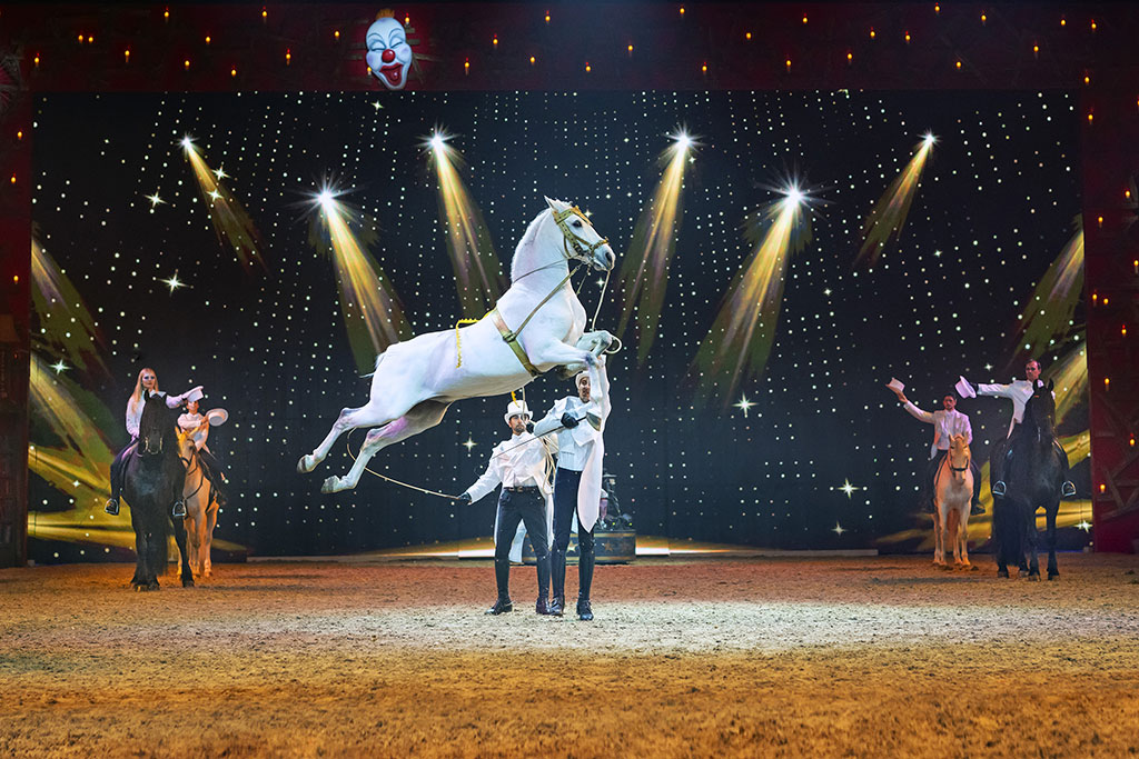 Cavalluna_07_Kapriole_der_Equipe_Valenca